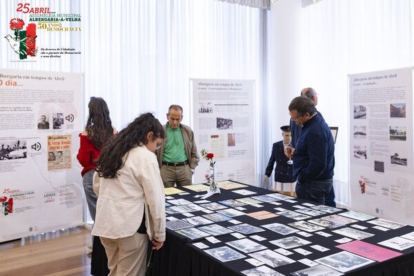 Visita às Exposições fotográficas patentes no Cineteatro Alba