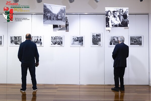 Visita às Exposições fotográficas patentes no Cineteatro Alba